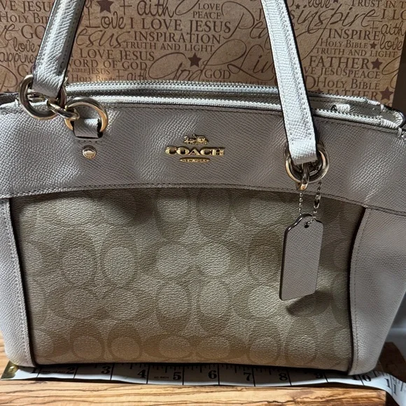 Coach Tan and Cream Shoulder Bag and wallet preowned great condition. - Picture 3 of 16